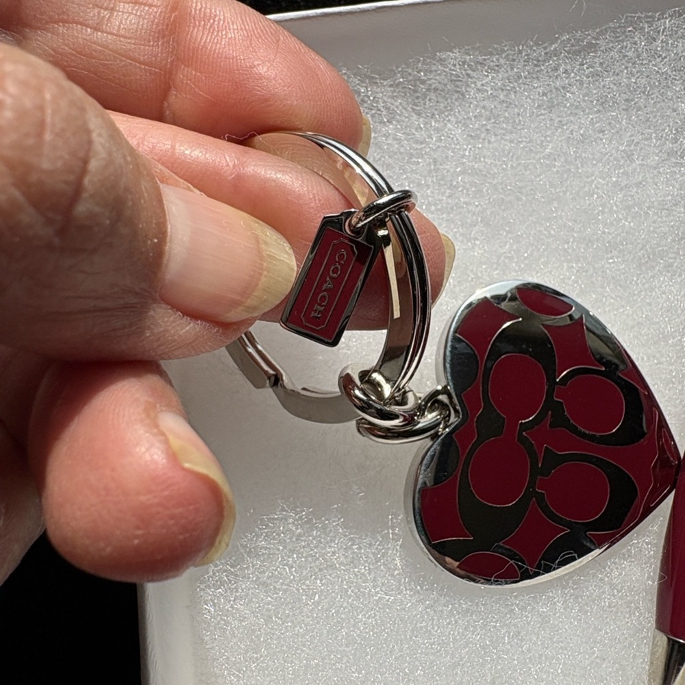 Coach Locket Heart Key Holder with Coach Mini Pen - Picture 6 of 6